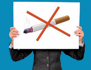Nichtraucher Brandenburg - durchgestrichene Zigarette als Symbolbild Rauchverbot