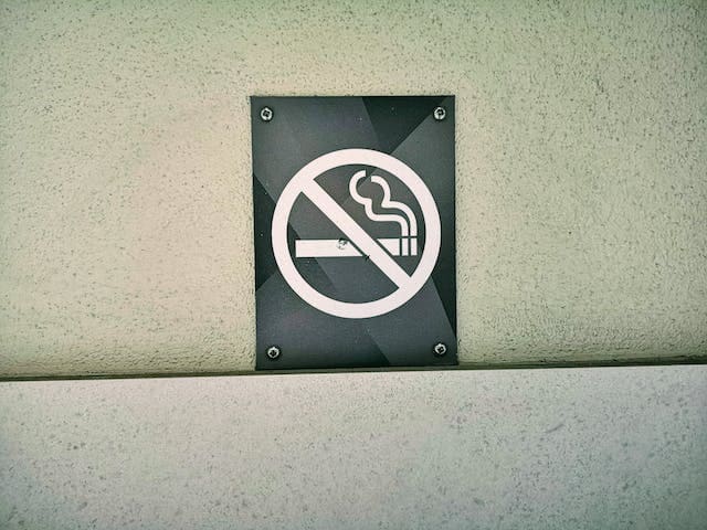Nichtraucher Bernau - Rauchverbotsschild als Symbolbild