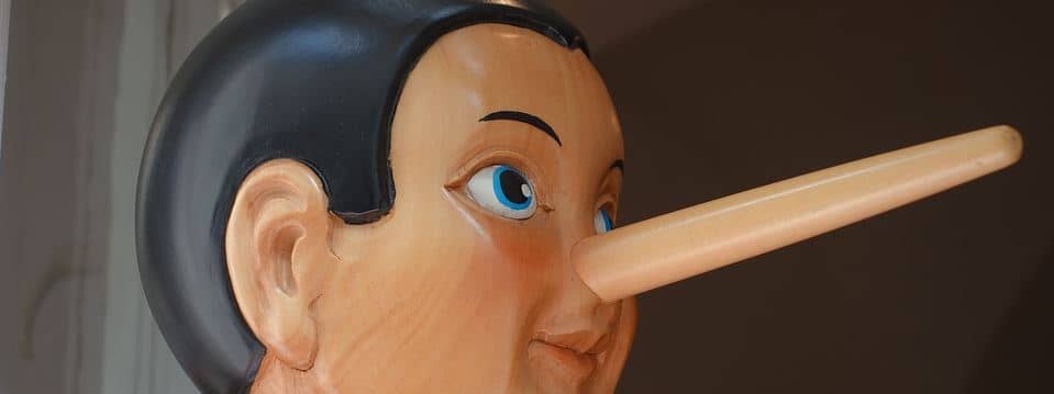 Zigaretten lügen - Pinocchio als Symbolbid für die Lüge
